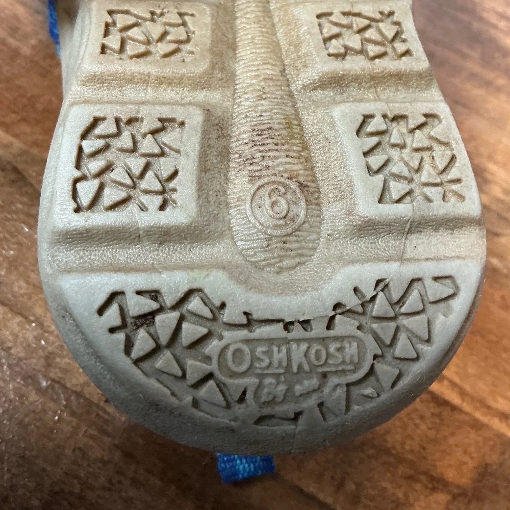 OshKosh B'gosh Water Sandals Toddler Size 6 Blue Closed Toe Washable Bump Toe